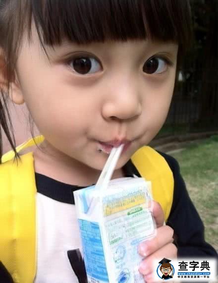 6岁女童喝牛奶发育停滞，3种“牛奶”被医生拉黑，家长还给娃喝5