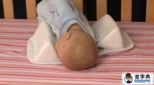 宝宝什么时候该用枕头？定型枕有没有用？头型该怎么睡？6