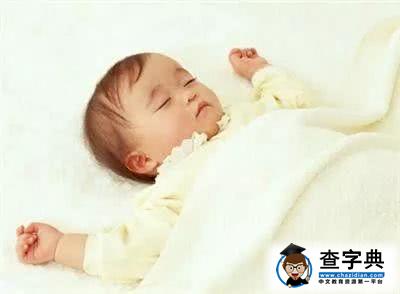 宝宝什么时候该用枕头？定型枕有没有用？头型该怎么睡？3