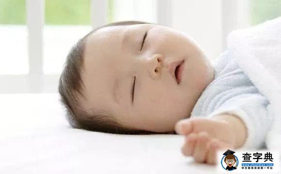 宝宝什么时候该用枕头？定型枕有没有用？头型该怎么睡？7