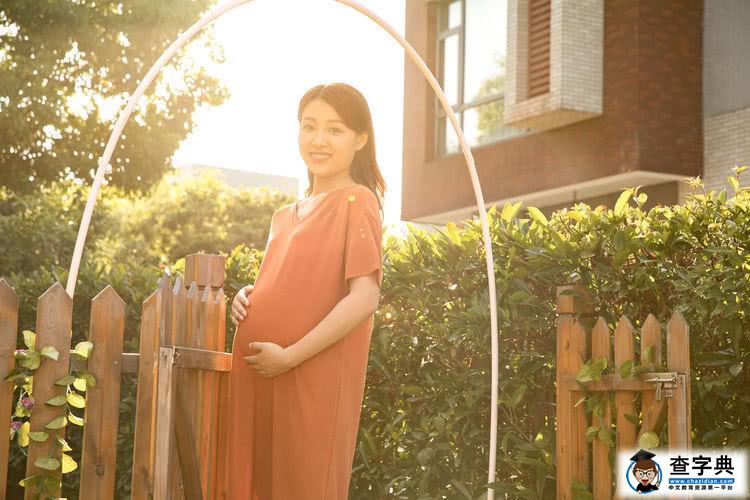 怀孕8个月的孕妇准备剖腹产，待产包里都需要准备些什么？