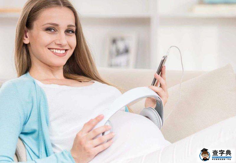 孕妈玩手机时，胎儿在肚子里有什么变化？看完才知母子连心的神奇5