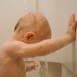 幼儿洗澡