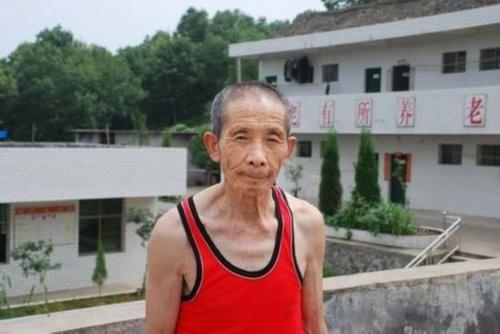 湖南73岁老人为入狱养老而抢劫 引发社会深思1